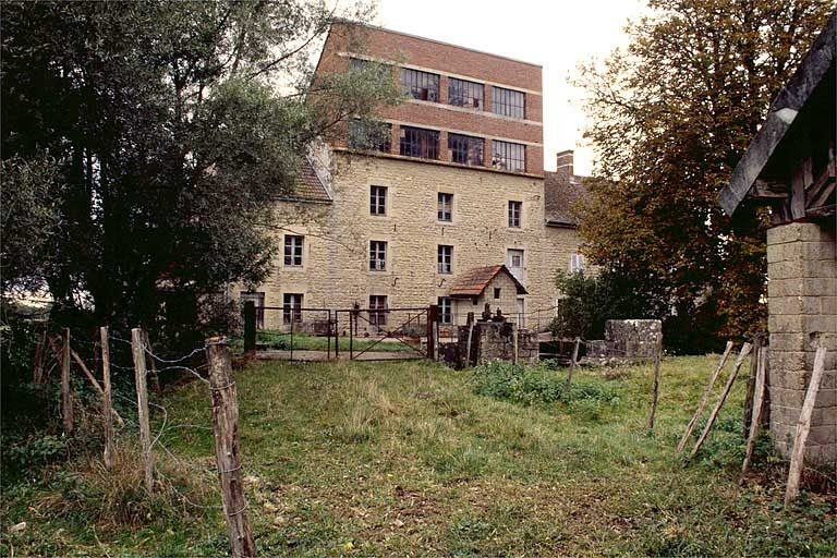 Façade antérieure depuis l'est. © Jérôme Mongreville / Région Bourgogne-Franche-Comté, Inventaire du patrimoine - 1995
