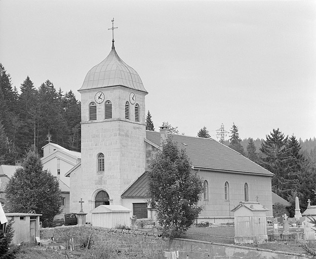Façade ouest et face sud. © Yves Sancey / Région Bourgogne-Franche-Comté, Inventaire du patrimoine - 1996