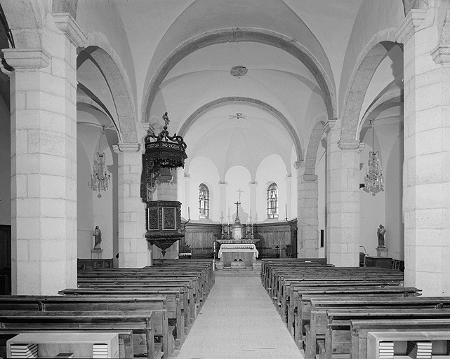 La nef et le choeur vus depuis l'entrée. © Yves Sancey / Région Bourgogne-Franche-Comté, Inventaire du patrimoine - 1996