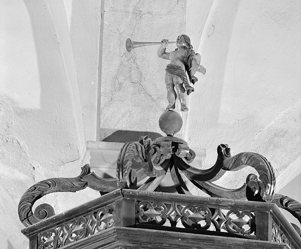 L'ange au-dessus de l'abat-voix. © Yves Sancey / Région Bourgogne-Franche-Comté, Inventaire du patrimoine - 1996