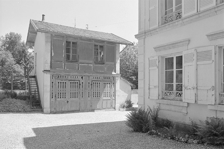 Façade antérieure de l'atelier à proximité de la demeure. © Jérôme Mongreville / Région Bourgogne-Franche-Comté, Inventaire du patrimoine - 1997