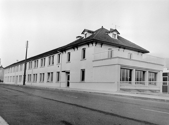 Atelier de fabrication et bureau depuis le sud-ouest. © Jérôme  Mongreville (reproduction), R. Ronget / Région Bourgogne-Franche-Comté, Inventaire du patrimoine - 1997