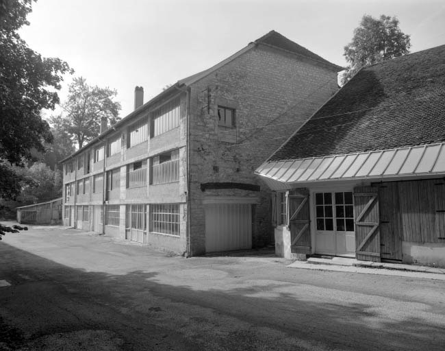 Atelier de fabrication et magasin industriel vus de trois quarts droit. © Yves Sancey / Région Bourgogne-Franche-Comté, Inventaire du patrimoine - 1997
