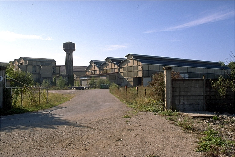 La centrale thermique, le château d'eau et l'ancienne fonderie. © Yves Sancey / Région Bourgogne-Franche-Comté, Inventaire du patrimoine - 1997