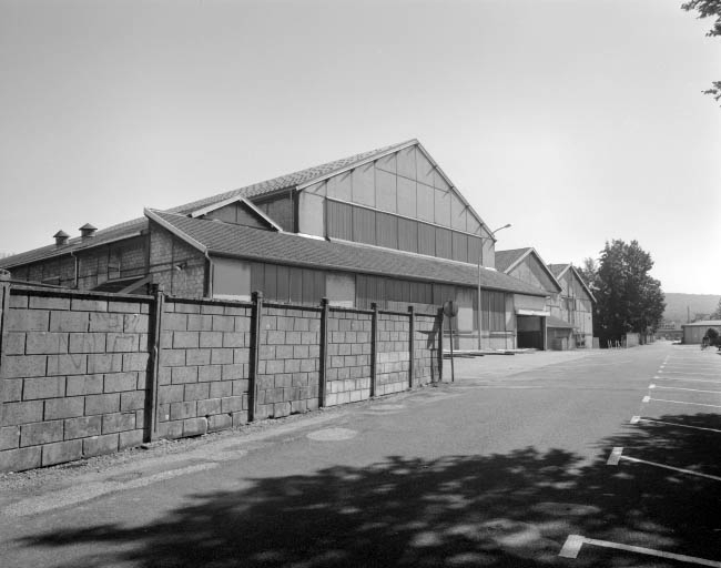 Façades postérieures de l'atelier de fabrication depuis la rue Ripotot. © Yves Sancey / Région Bourgogne-Franche-Comté, Inventaire du patrimoine - 1997