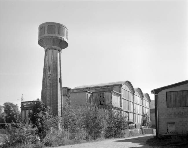 Le château d'eau et la centrale thermique. © Yves Sancey / Région Bourgogne-Franche-Comté, Inventaire du patrimoine - 1997
