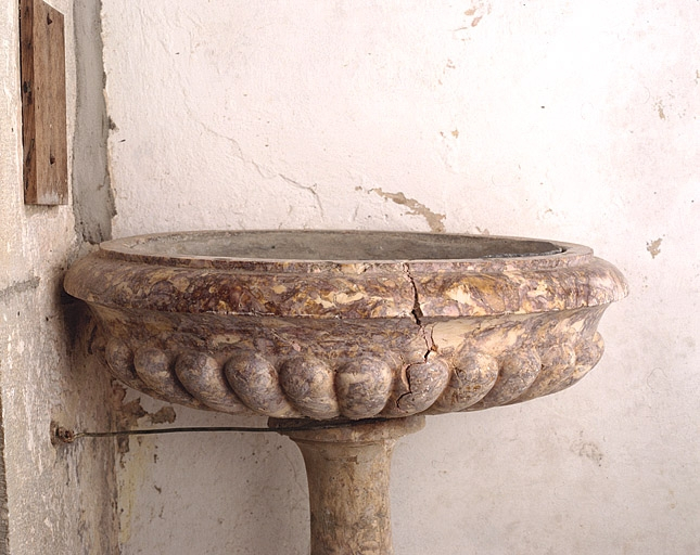 Détail de la cuve. © Jérôme Mongreville / Région Bourgogne-Franche-Comté, Inventaire du patrimoine - 1997