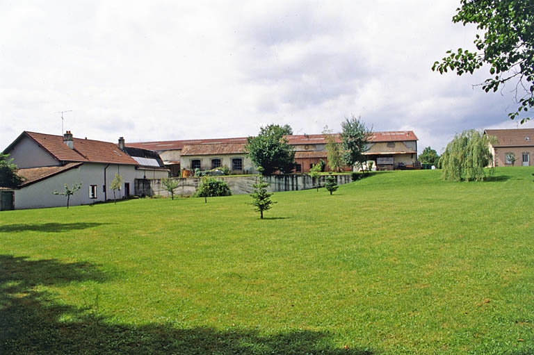 Vue d'ensemble depuis le nord-est. © Yves Sancey / Région Bourgogne-Franche-Comté, Inventaire du patrimoine - 2000