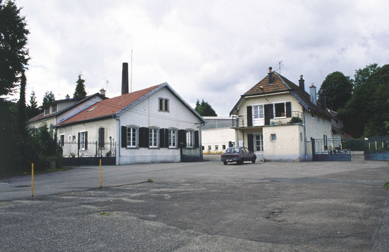 Vue d'ensemble depuis le nord-est. © Yves Sancey / Région Bourgogne-Franche-Comté, Inventaire du patrimoine - 2000