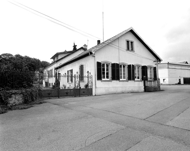 Les bureaux depuis l'entrée. © Yves Sancey / Région Bourgogne-Franche-Comté, Inventaire du patrimoine - 2000
