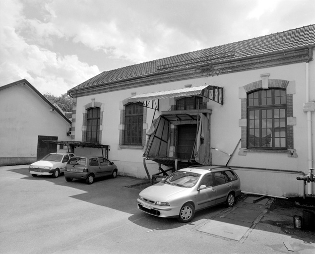 Façade d'un atelier (?). © Yves Sancey / Région Bourgogne-Franche-Comté, Inventaire du patrimoine - 2000