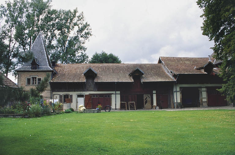 Logement, chenil, bûcher et remise de la ferme. © Yves Sancey / Région Bourgogne-Franche-Comté, Inventaire du patrimoine - 2000