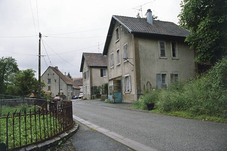 L'écurie depuis l'ouest. © Yves Sancey / Région Bourgogne-Franche-Comté, Inventaire du patrimoine - 2000