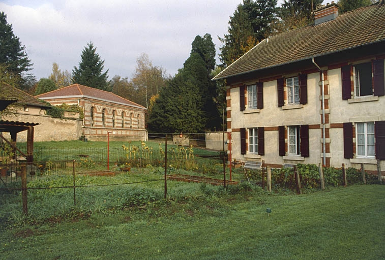 Dépendances au sud. © Yves Sancey / Région Bourgogne-Franche-Comté, Inventaire du patrimoine - 2000