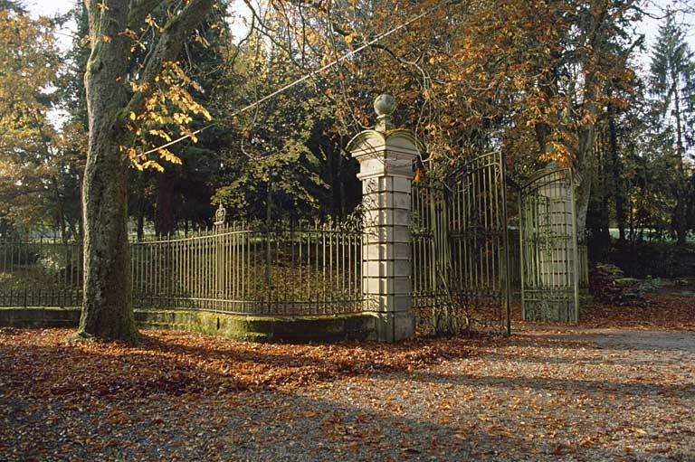 La grille d'entrée. © Yves Sancey / Région Bourgogne-Franche-Comté, Inventaire du patrimoine - 2000