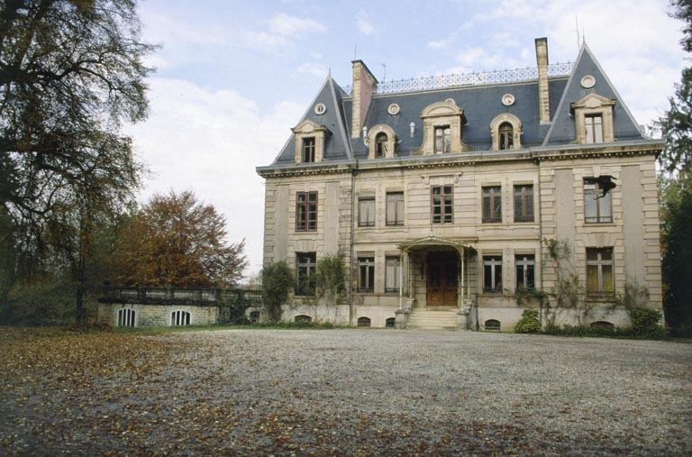 Façade antérieure depuis le sud. © Yves Sancey / Région Bourgogne-Franche-Comté, Inventaire du patrimoine - 2000