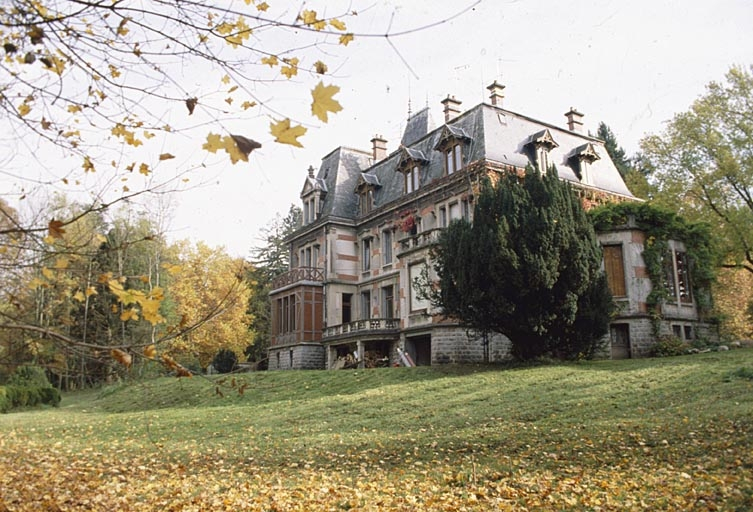 Vue de trois quarts arrière. © Yves Sancey / Région Bourgogne-Franche-Comté, Inventaire du patrimoine - 2000