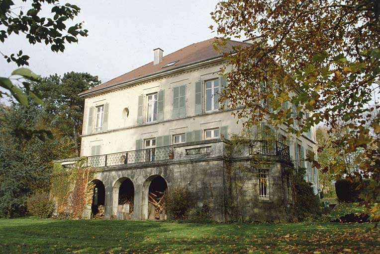 Vue de trois quarts arrière. © Yves Sancey / Région Bourgogne-Franche-Comté, Inventaire du patrimoine - 2000