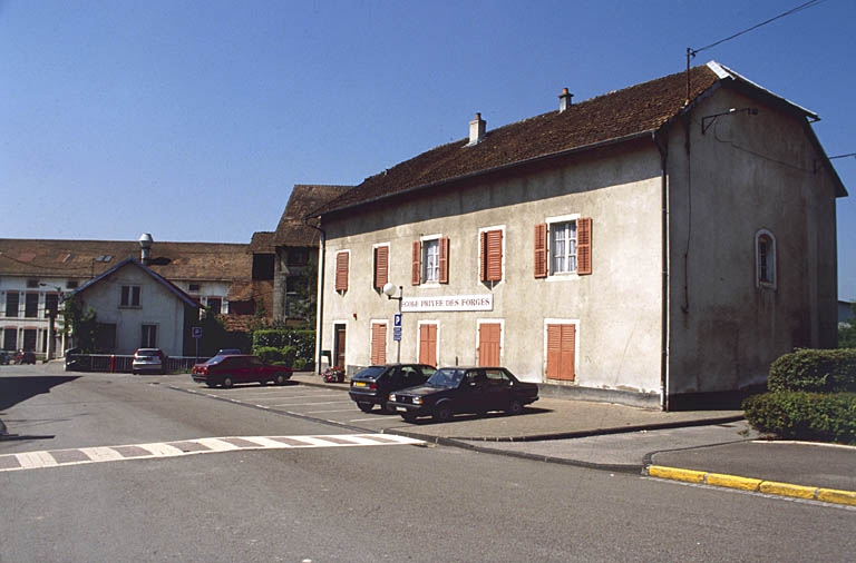 Vue d'ensemble depuis le nord-est. © Yves Sancey / Région Bourgogne-Franche-Comté, Inventaire du patrimoine - 2001