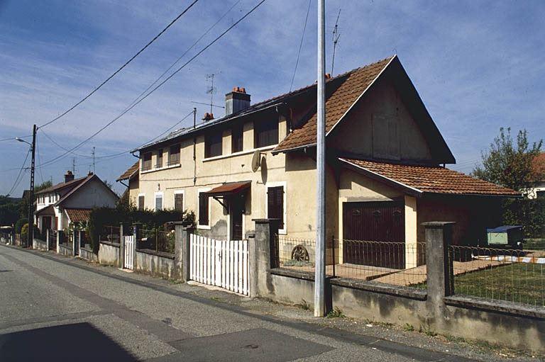 Logements ouvriers de la 2e rue. © Yves Sancey / Région Bourgogne-Franche-Comté, Inventaire du patrimoine - 2001