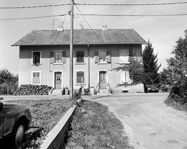 Logement ouvrier collectif (4 appartements). © Yves Sancey / Région Bourgogne-Franche-Comté, Inventaire du patrimoine - 2001