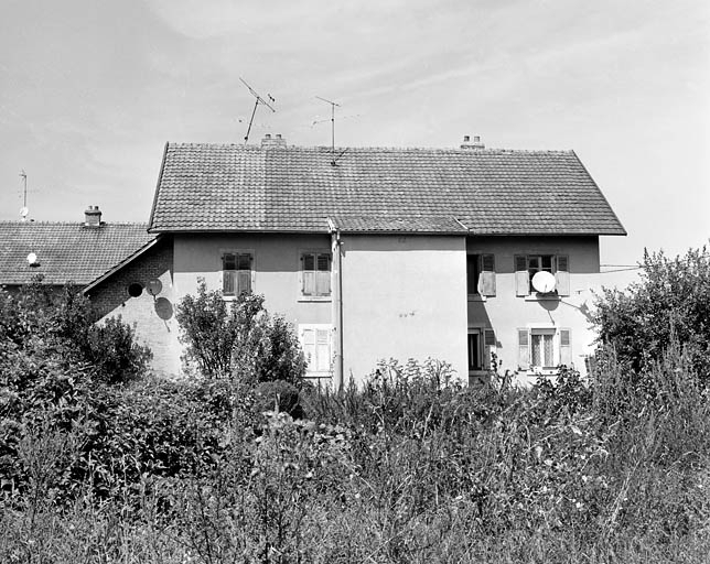 Façade postérieure d'un logement ouvrier collectif. © Yves Sancey / Région Bourgogne-Franche-Comté, Inventaire du patrimoine - 2001