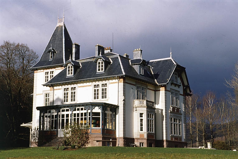Le logement patronal depuis l'est. © Jérôme Mongreville / Région Bourgogne-Franche-Comté, Inventaire du patrimoine - 2001