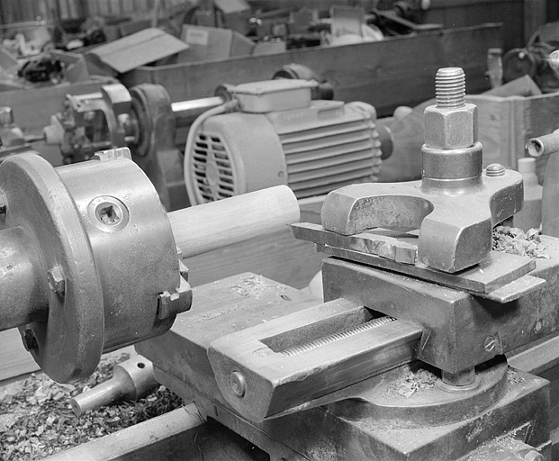 La poupée fixe et le traînard, vus de trois quarts gauche. © Jérôme Mongreville / Région Bourgogne-Franche-Comté, Inventaire du patrimoine - 2002