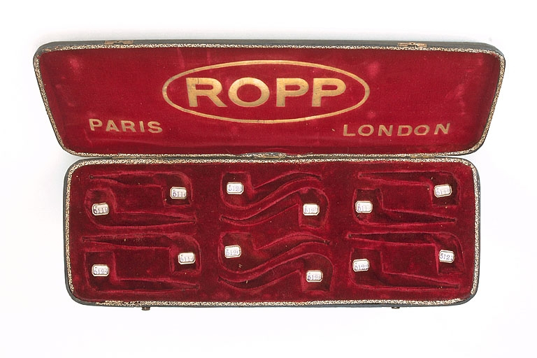 Coffret-présentoir de pipes. Vue de haut. © Jérôme Mongreville / Région Bourgogne-Franche-Comté, Inventaire du patrimoine - 2002