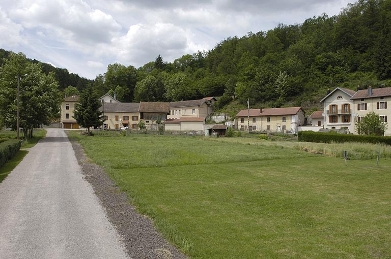 Vue d'ensemble depuis le sud. © Jérôme Mongreville / Région Bourgogne-Franche-Comté, Inventaire du patrimoine - 2005