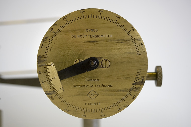 Platine verticale graduée et son vernier. © Yves Sancey / Région Bourgogne-Franche-Comté, Inventaire du patrimoine - 2007