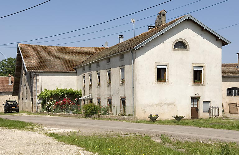Atelier de fabrication et logement depuis le sud-est. © Jérôme Mongreville / Région Bourgogne-Franche-Comté, Inventaire du patrimoine - 2007