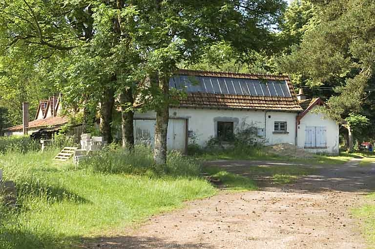 Vue d'ensemble depuis la route. © Jérôme Mongreville / Région Bourgogne-Franche-Comté, Inventaire du patrimoine - 2007