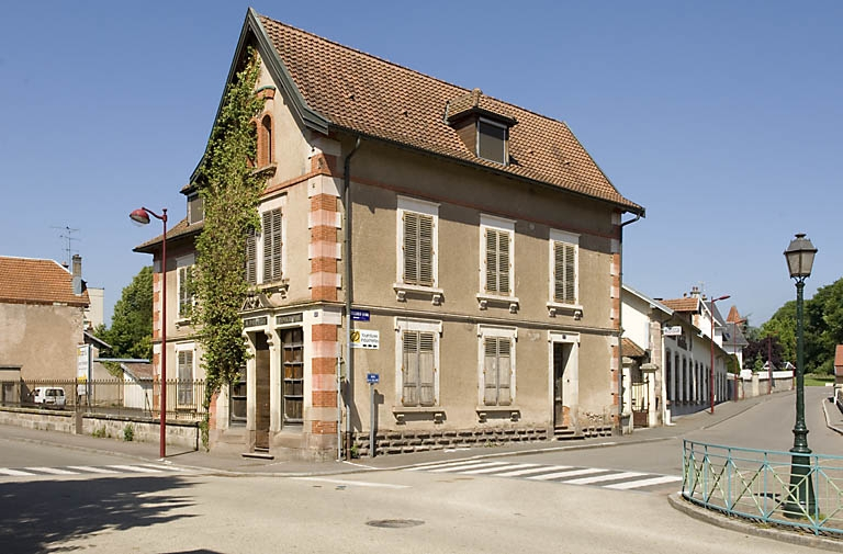 Logement patronal et atelier de fabrication depuis le sud-est. © Jérôme Mongreville / Région Bourgogne-Franche-Comté, Inventaire du patrimoine - 2007