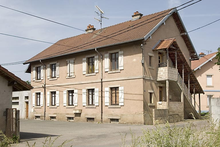 Logement ouvrier à 4 appartements (rue Jean Jaurès). © Jérôme Mongreville / Région Bourgogne-Franche-Comté, Inventaire du patrimoine - 2007