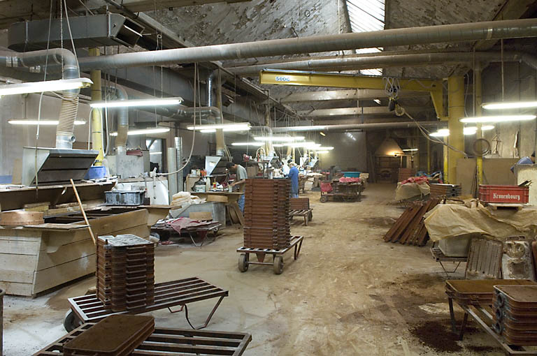 Atelier de moulage. Postes de mouleurs. © Jérôme Mongreville / Région Bourgogne-Franche-Comté, Inventaire du patrimoine - 2007