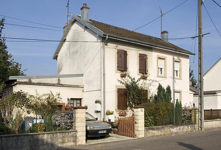 Logement ouvrier à 4 logements (rue Saint-Quentin). © Jérôme Mongreville / Région Bourgogne-Franche-Comté, Inventaire du patrimoine - 2007