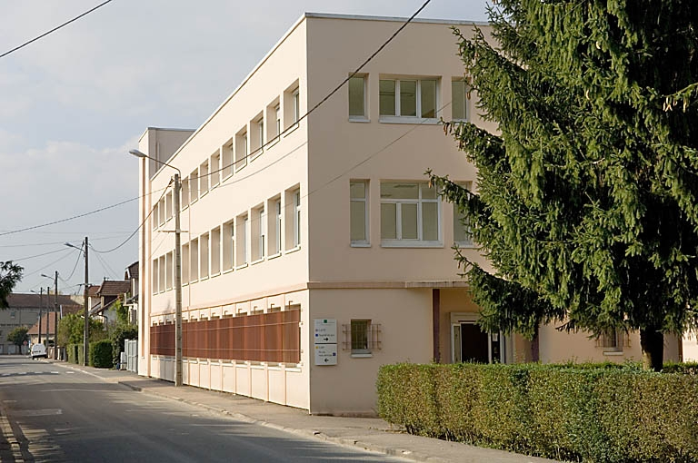 Façade antérieure vue de trois quarts. © Jérôme Mongreville / Région Bourgogne-Franche-Comté, Inventaire du patrimoine - 2007