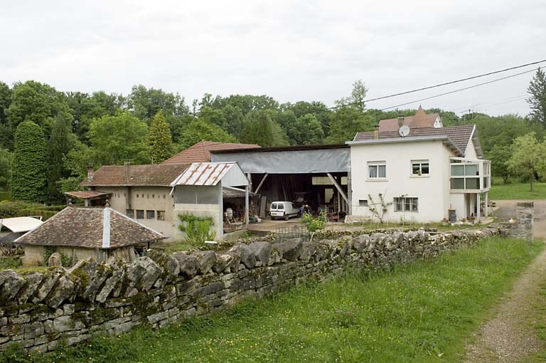 Vue d'ensemble depuis le sud-est. © Jérôme Mongreville / Région Bourgogne-Franche-Comté, Inventaire du patrimoine - 2008