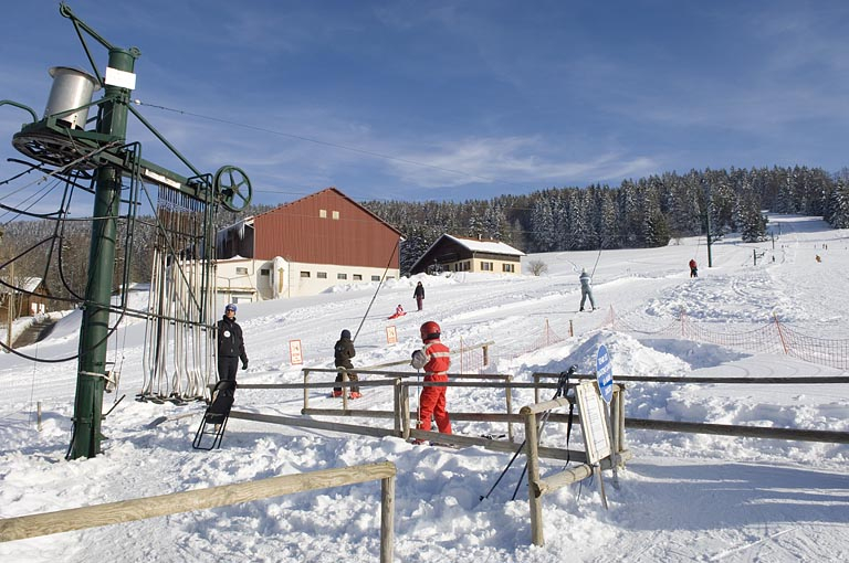 Petit téleski d'Entre-les-Fourgs. © Jérôme Mongreville / Région Bourgogne-Franche-Comté, Inventaire du patrimoine - 2009