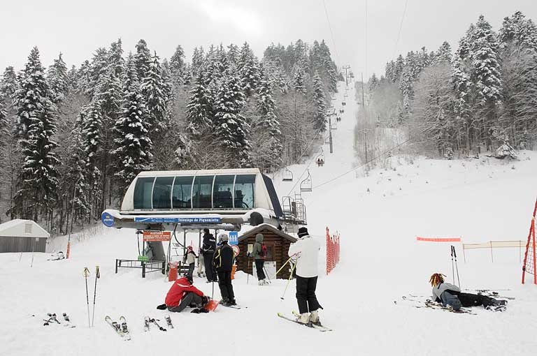 Vue générale du télésiège aux Tavins en direction du domaine de Piquemiette. © Jérôme Mongreville / Région Bourgogne-Franche-Comté, Inventaire du patrimoine - 2009