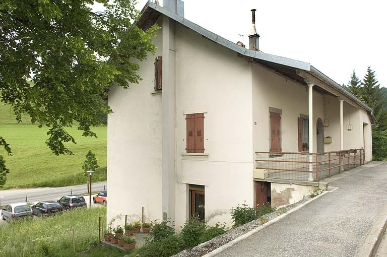 Vue générale de trois quarts gauche. © Jérôme Mongreville / Région Bourgogne-Franche-Comté, Inventaire du patrimoine - 2009