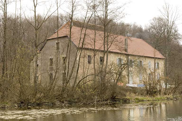 Vue rapprochée depuis le sud. © Jérôme Mongreville / Région Bourgogne-Franche-Comté, Inventaire du patrimoine - 2009
