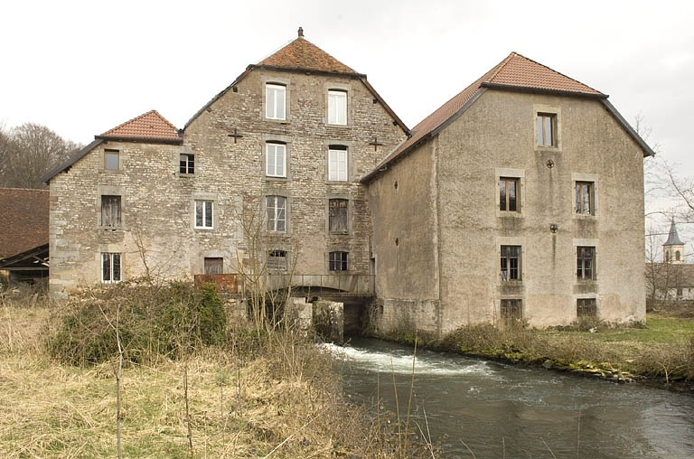 Vue rapprochée depuis la rive droite. © Jérôme Mongreville / Région Bourgogne-Franche-Comté, Inventaire du patrimoine - 2009
