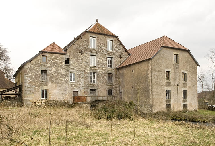 Vue de trois quarts, depuis l'ouest. © Jérôme Mongreville / Région Bourgogne-Franche-Comté, Inventaire du patrimoine - 2009