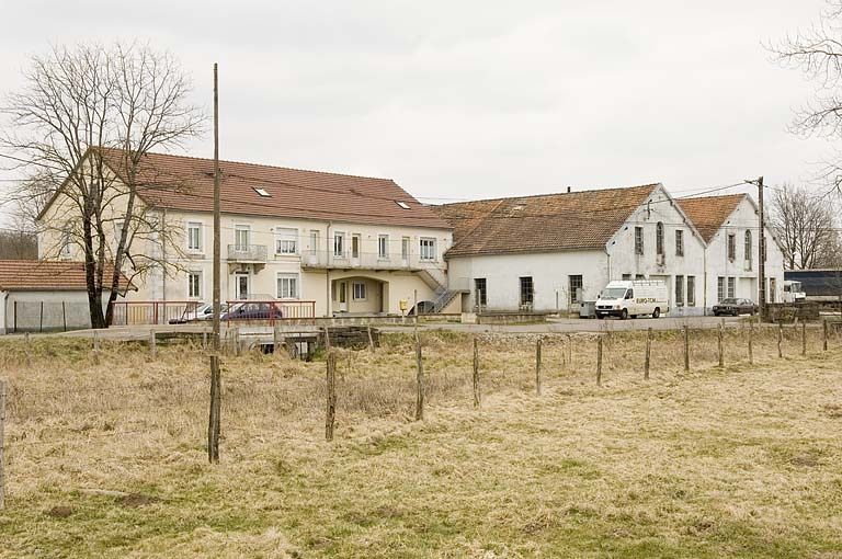 Vue d'ensemble depuis le sud-ouest. © Jérôme Mongreville / Région Bourgogne-Franche-Comté, Inventaire du patrimoine - 2009