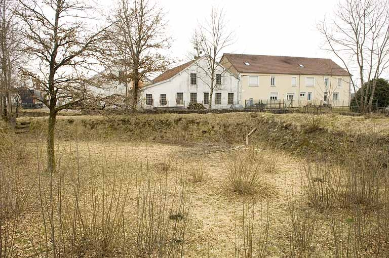 Vue d'ensemble depuis le nord-est © Jérôme Mongreville / Région Bourgogne-Franche-Comté, Inventaire du patrimoine - 2009