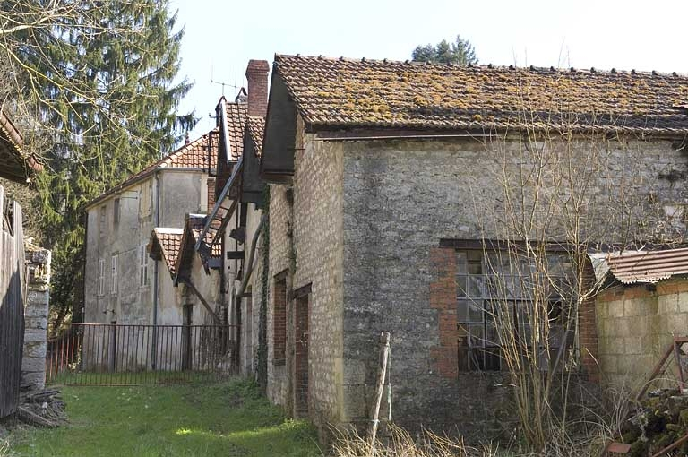 Logement et ateliers de fabrication depuis le sud-ouest. © Jérôme Mongreville / Région Bourgogne-Franche-Comté, Inventaire du patrimoine - 2009