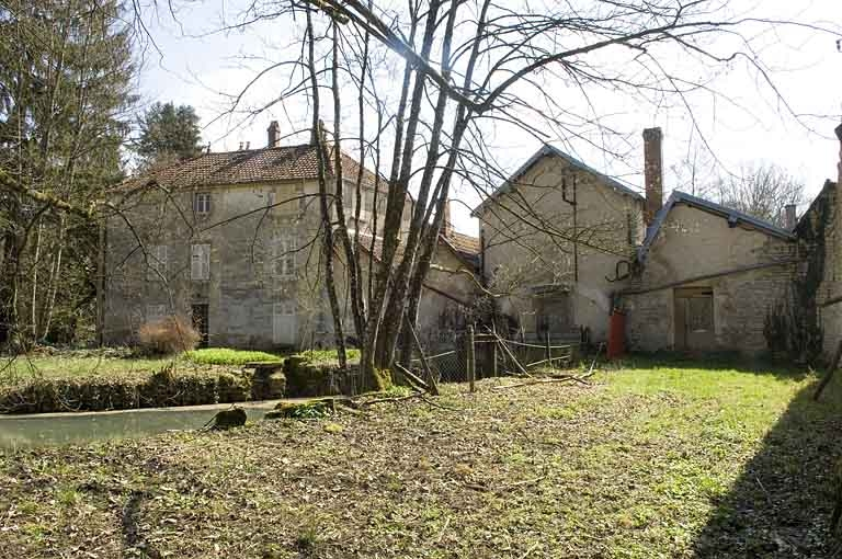 Vue d'ensemble depuis l'ouest. © Jérôme Mongreville / Région Bourgogne-Franche-Comté, Inventaire du patrimoine - 2009