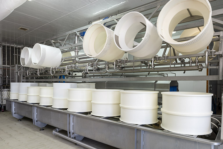 Atelier de fabrication : installation de soutirage et moulage. © Sonia Dourlot / Région Bourgogne-Franche-Comté, Inventaire du patrimoine - 2018